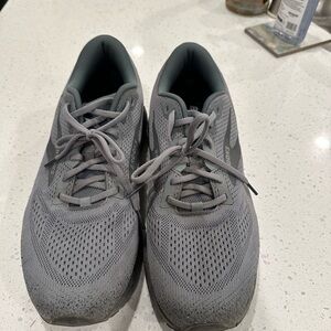 Brooks Men's Gray Athletic Shoes